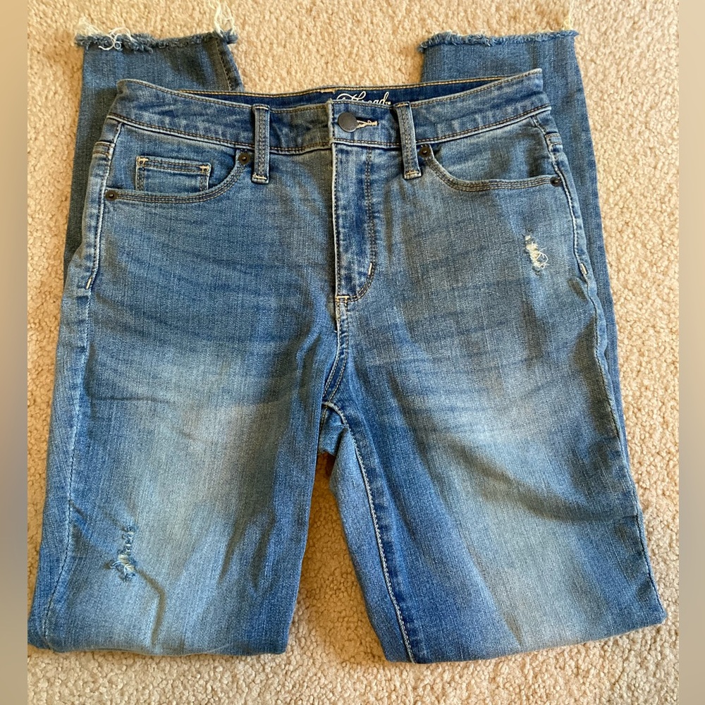 Universal Thread Distressed Jeans